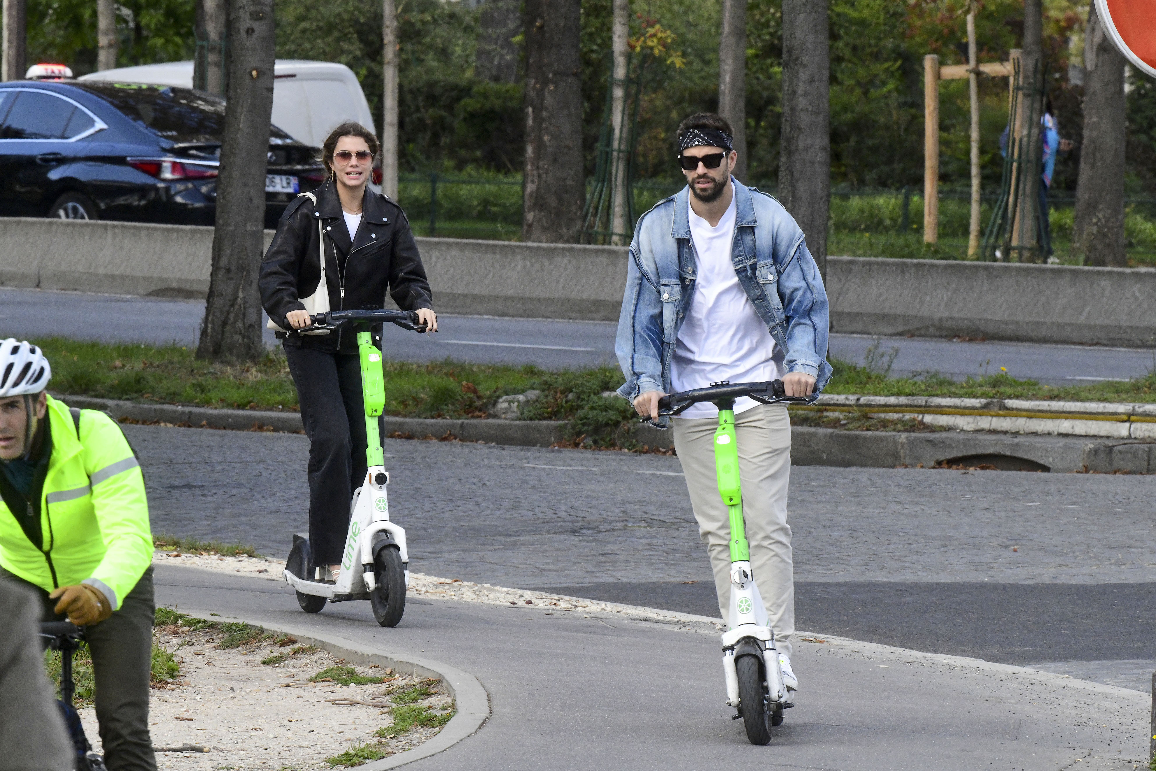 Gerard Piqué y su novia Clara Chía Martí disfrutan de su amor en París