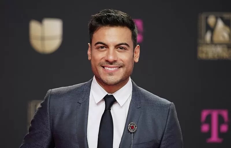 Estatura de Carlos Rivera