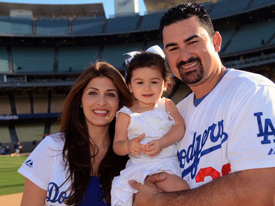 Betsy Gonzalez MLB player Adrian Gonzalez' Wife (bio, wiki)