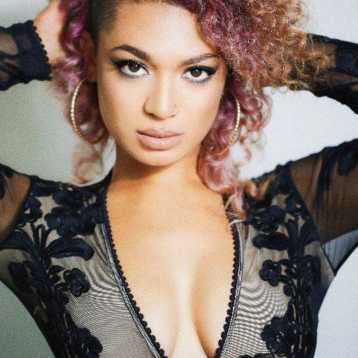 Joe Rogan’s eldest daughter Kayja Rose. Famous Celebrities