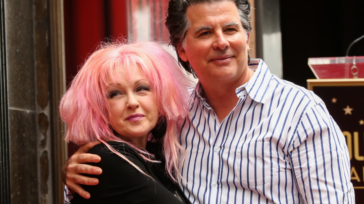 Does Cyndi Lauper have a partner?