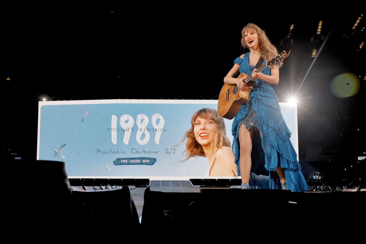 Taylor Swift Hinted at '1989 (Taylor's Version)' With Five New Outfits