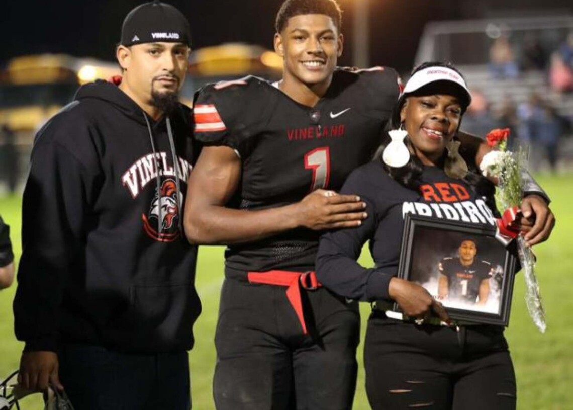 Isiah Pacheco parents Meet the lovely parents of Chiefs RB, Julia