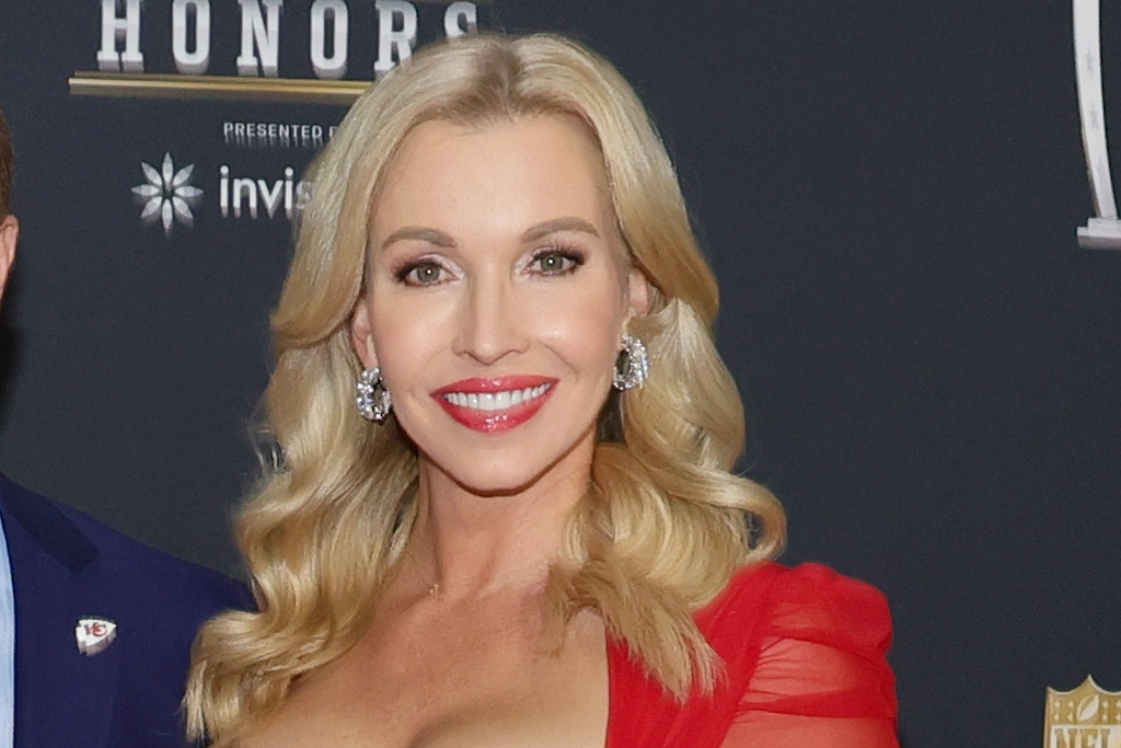 Clark Hunt’s Wife Tavia Hunt Goes RedHot in Pumps at NFL Honors 2023