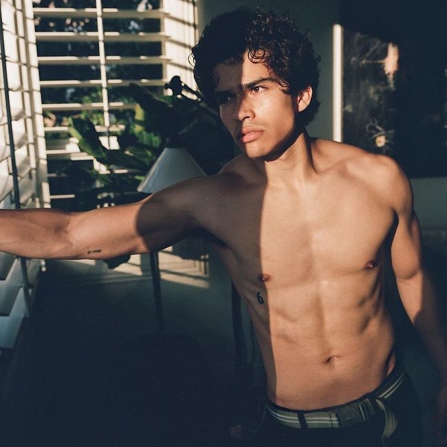 Alex Aiono Bio, Age, Net Worth, Height, Single, Nationality, Facts
