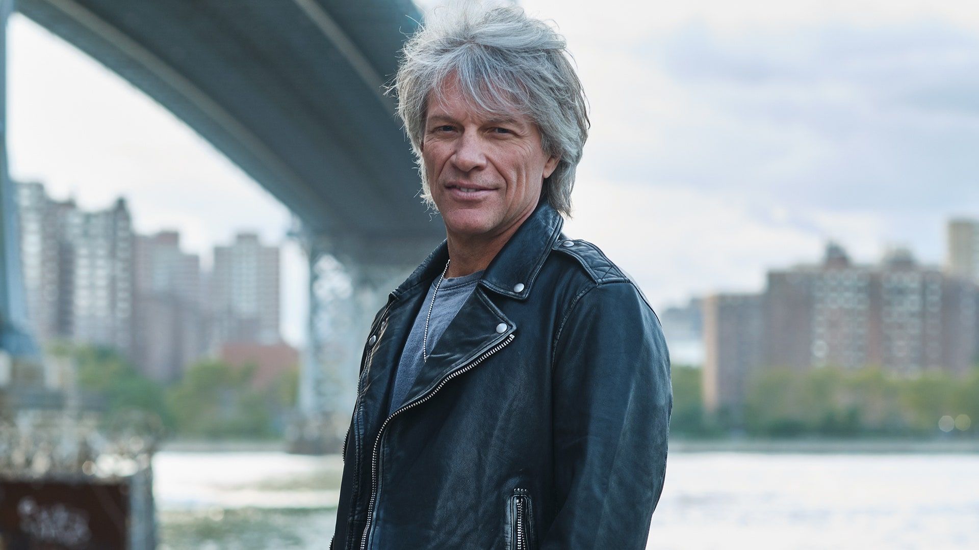 Bon Jovi "¿Quieres avergonzarme? Hazme ver vídeos de mis dos primeros