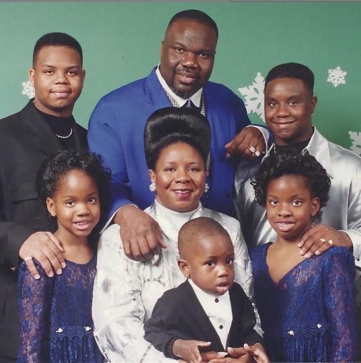 T.D. Jakes!! See Photo of him at Age 37 with his Family