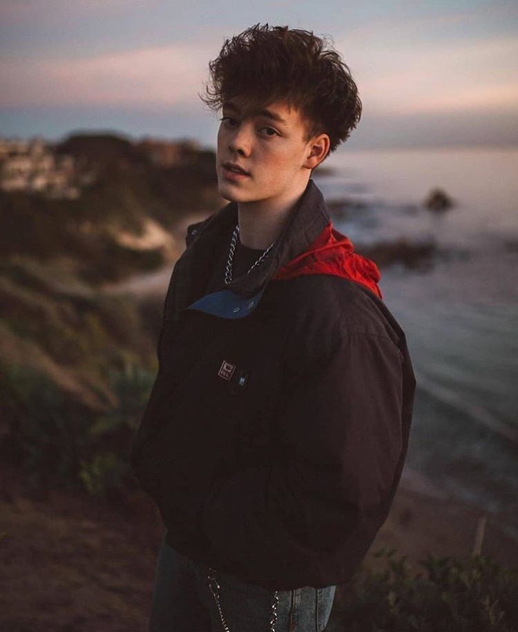 Zach Herron Wiki, Biography, Age, Height, Birthday, Net Worth