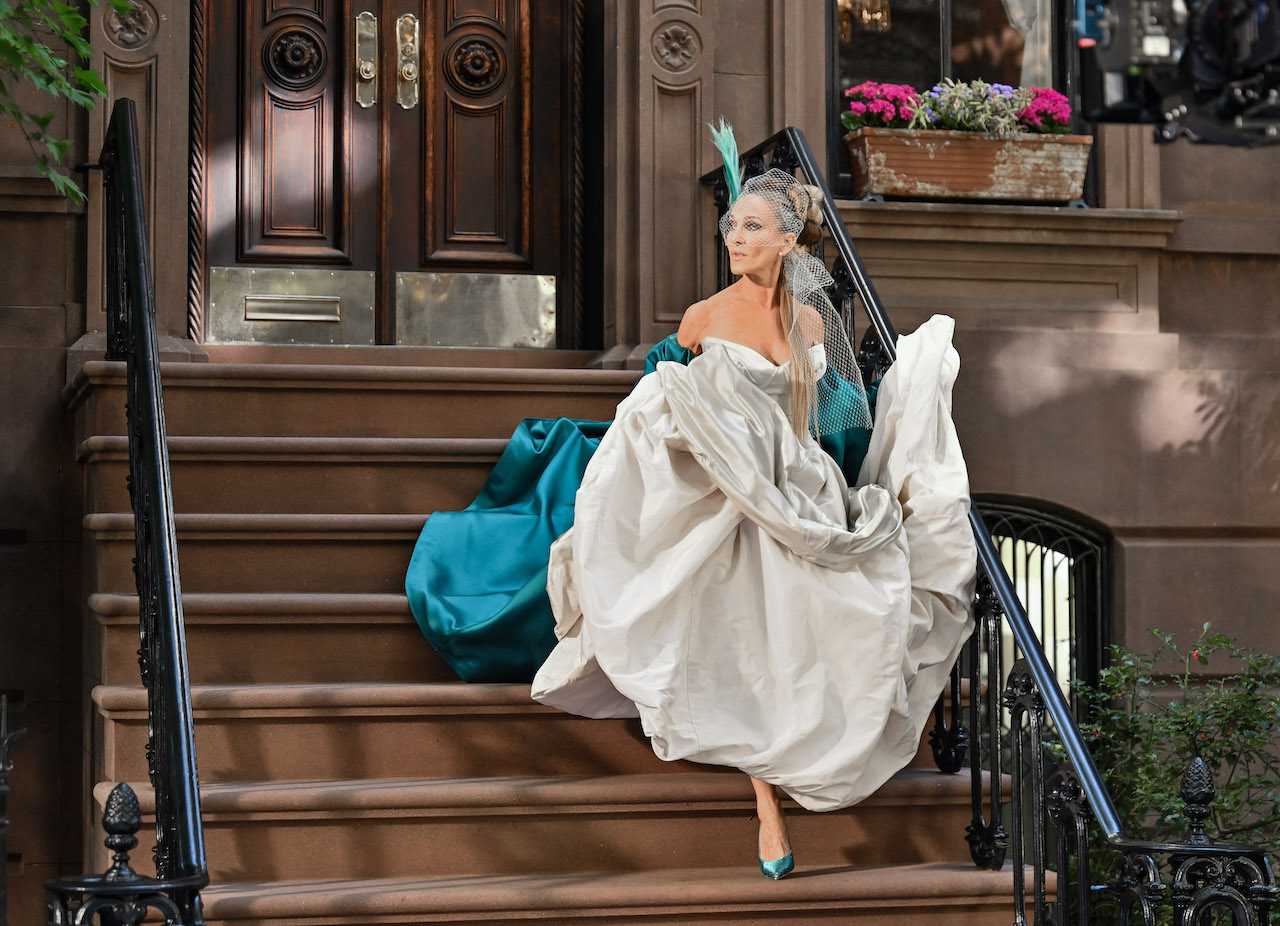 Sarah Jessica Parker Wears Intercourse And The Metropolis Wedding ceremony Gown In And Simply