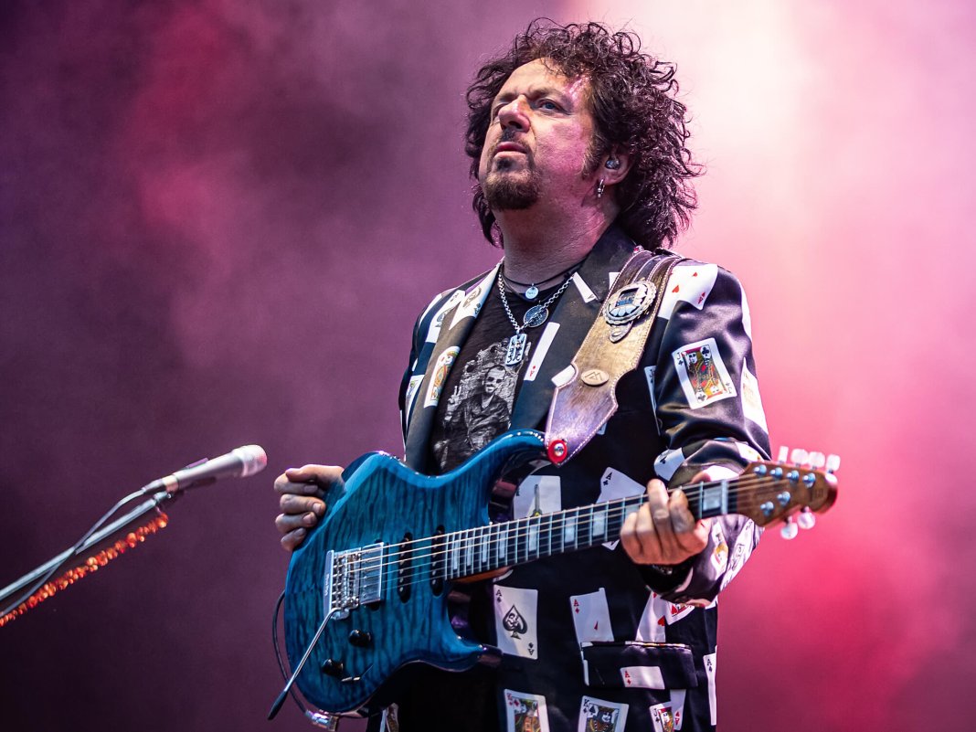 Steve Lukather empathises with young musicians, says the industry has gone “backwards”