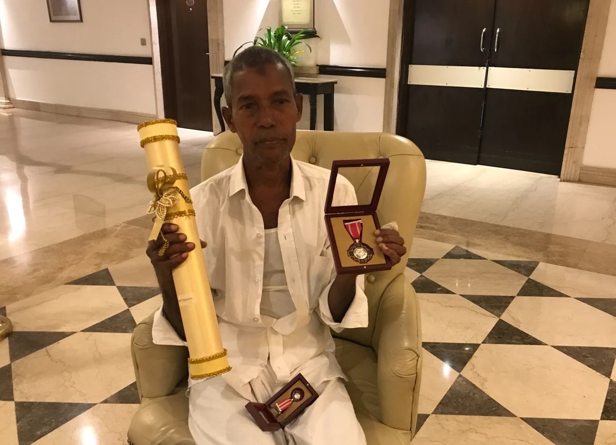 Meeting Padma Shri Harekala Hajabba An ‘Illiterate’ Orange Vendor Who