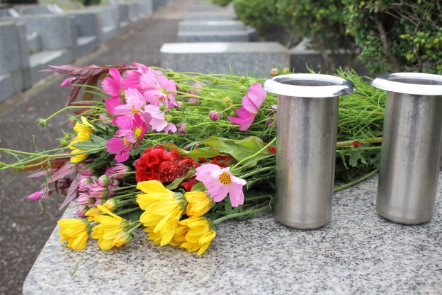 お墓参りの花にひまわりを持っていくのはあり お墓参りの花にタブーなんてあるの お墓参りの花にひまわりを持っていくのはあり お墓参りの花にタブーなんてあるの