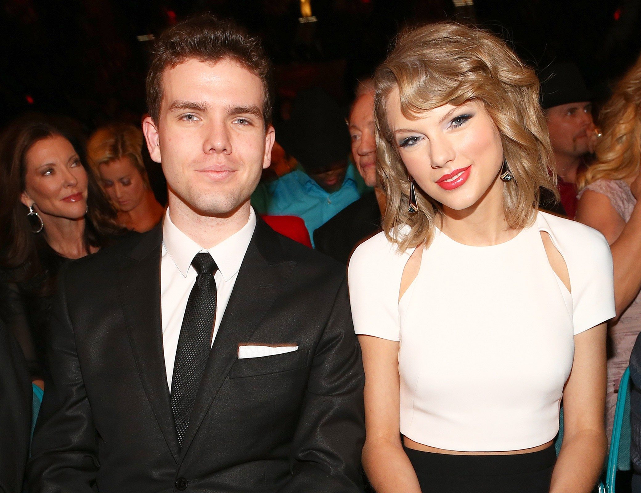 Taylor Swift Boyfriend, Brother, Family, House and Net Worth