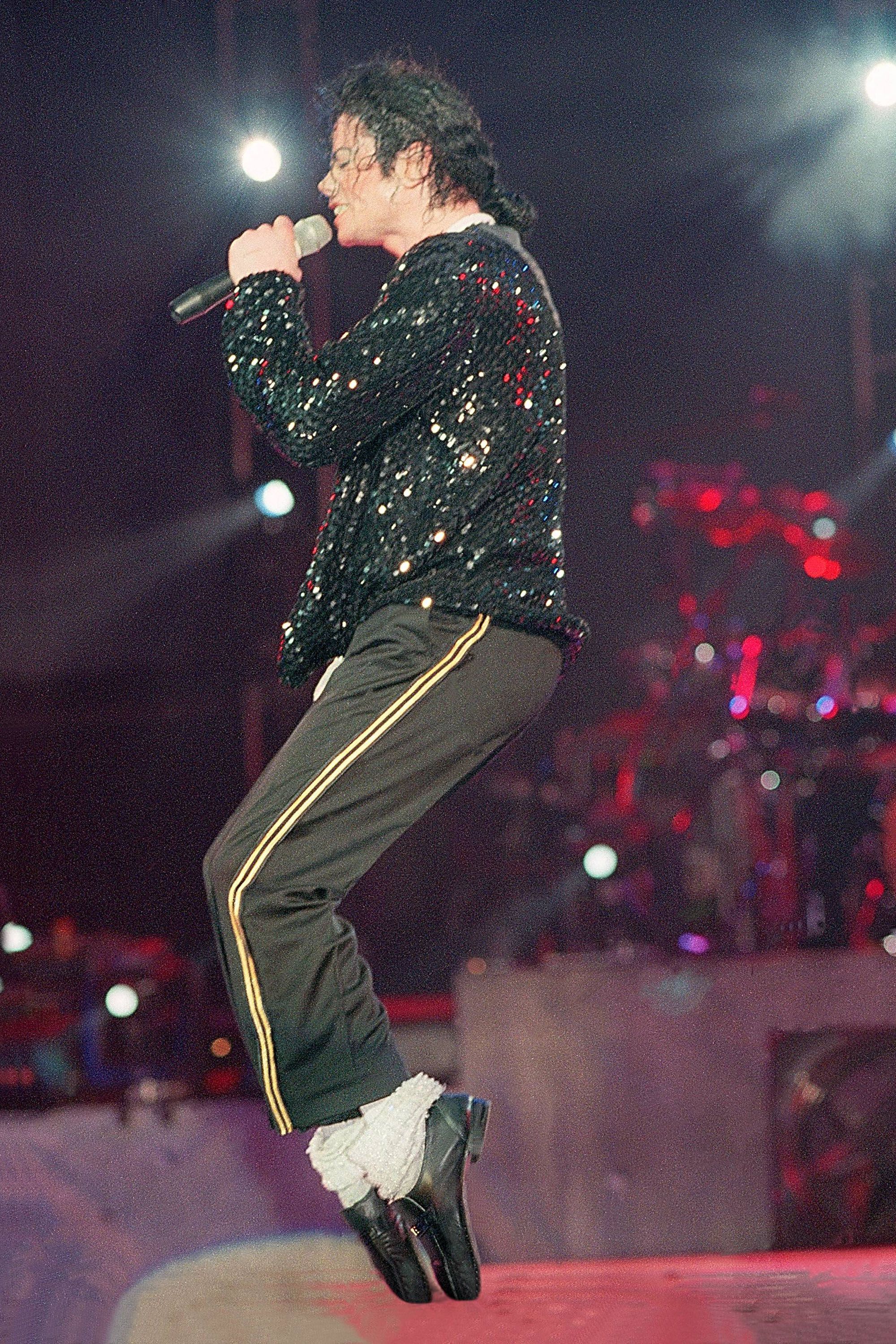 Michael Jackson's Best Style Moments Michael Jackson's Top Style Moments