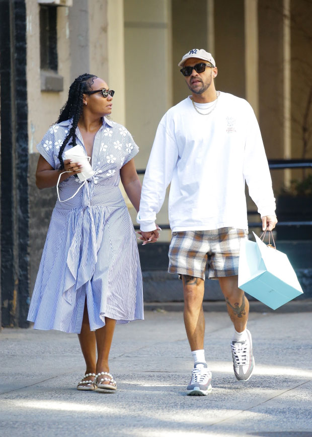 Jesse Williams Holds Hands With Girlfriend Ciarra Pardo During Romantic