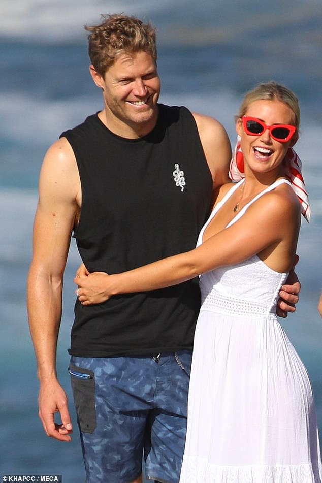 Bondi Vet Dr Chris Brown puts on a lovedup display with TV presenter