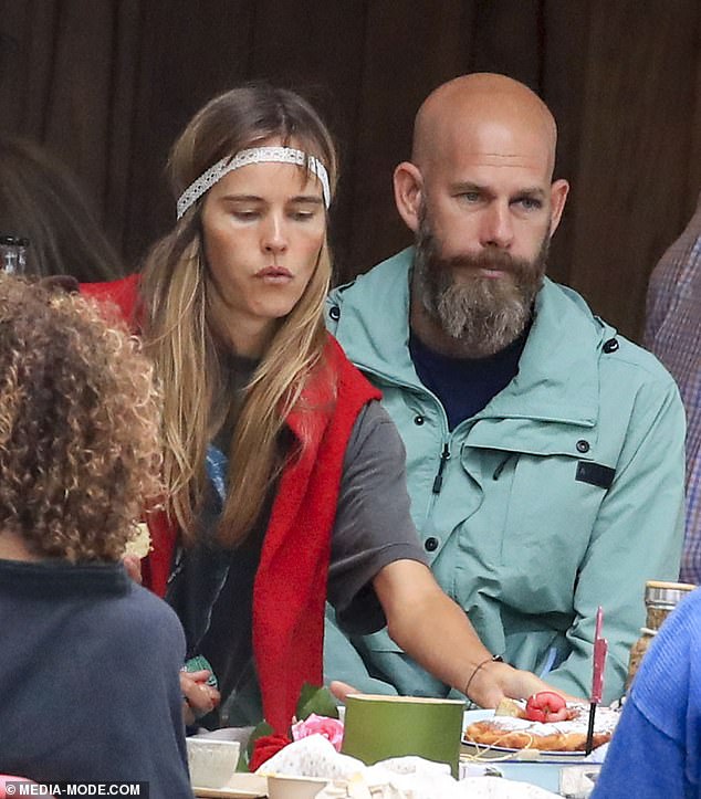 Isabel Lucas And Tom Enjoy Breakfast With Friends At A Bakery