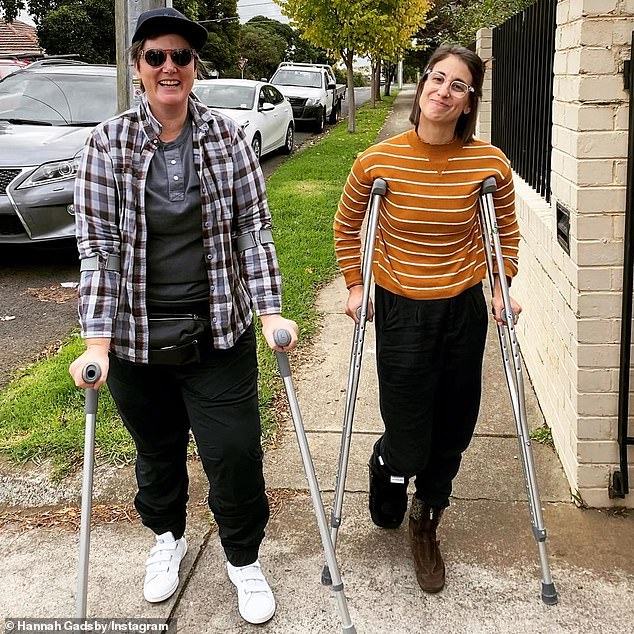 Aussie comedian Hannah Gadsby arrives on crutches to film US talk show