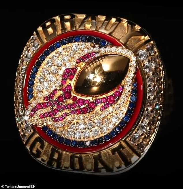 Tom Brady gifted 40,000 ring by Kevin Hart during roast… featuring 400