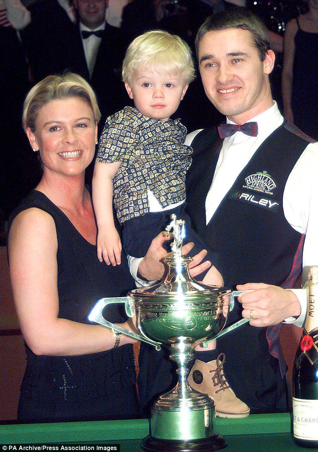 Stephen Hendry walks out on wife Mandy and children for Lauren Thundow
