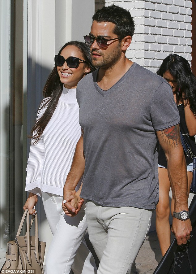Jesse Metcalfe shows off his guns out with girlfriend Cara Santana in