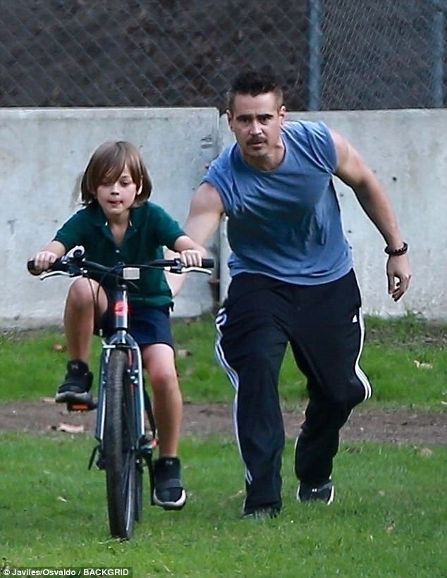 Colin Farrell teaches his son Henry to ride a bike Daily Mail Online