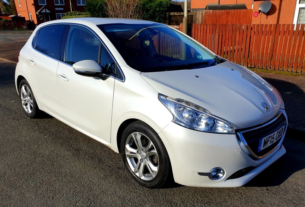 Peugeot 208 1.6 diesel ehdi manual 2015 low miles in