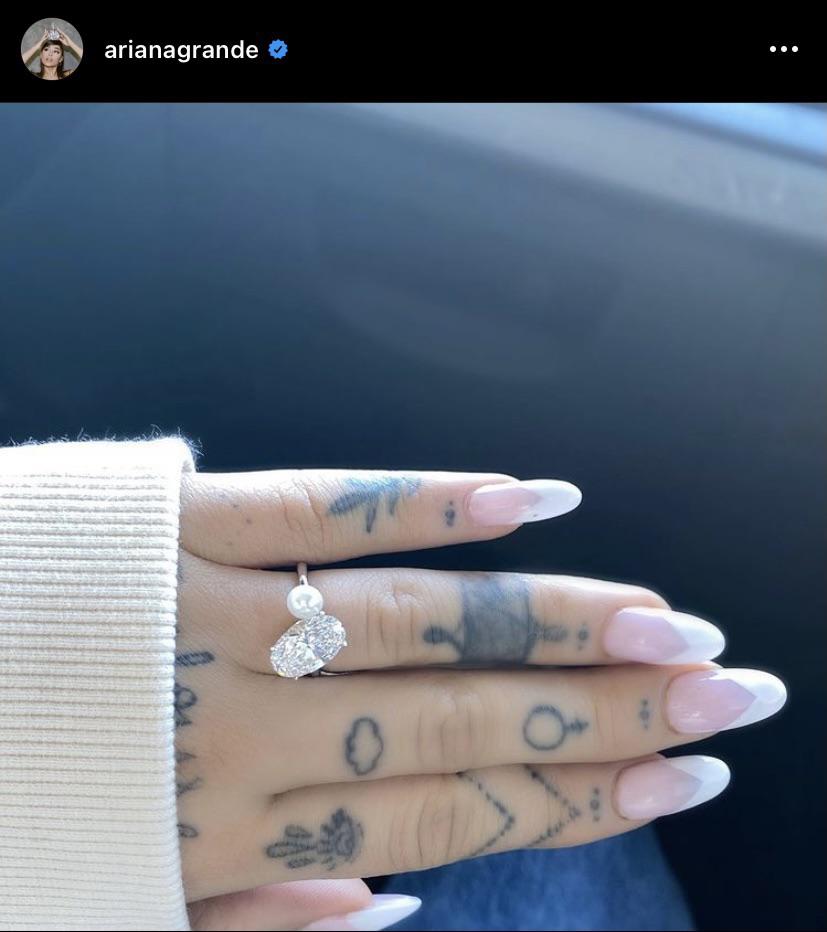 Ariana Grande’s finger tattoos look like they were done with a ballpoint pen that was running