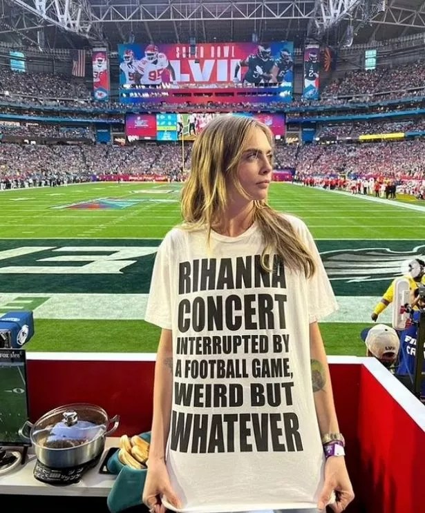 Cara Delevingne lifts up 'Rihanna concert interrupted' tshirt to