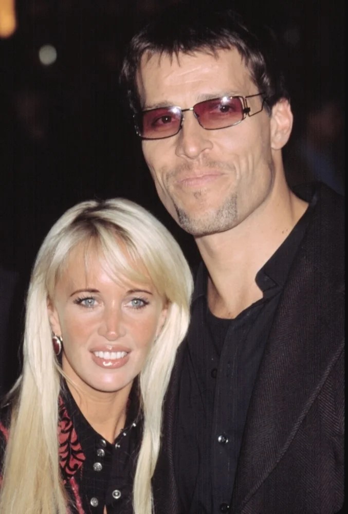 Tony Robbins With His Wife At The Premiere Of Red Dragon, 9302002, Nyc