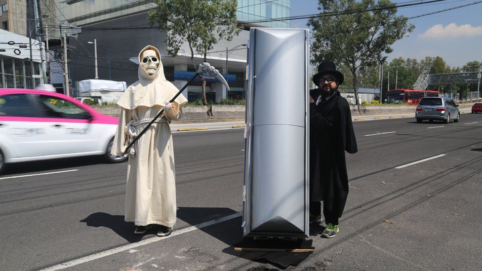 The Mexican comedians with a serious civic message BBC News