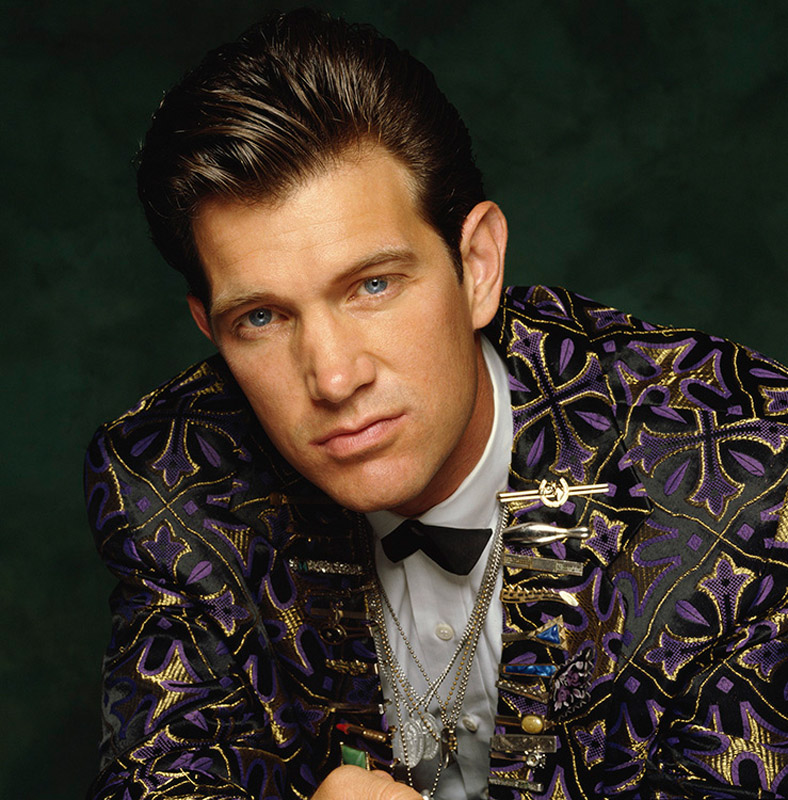 TOM082 Chris Isaak Iconic Images