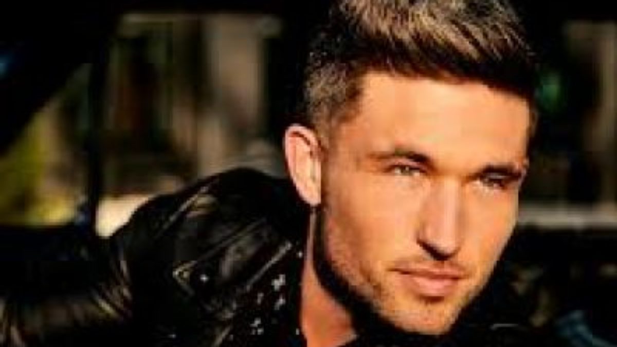 Biography of Michael Ray, Facts, Real Name, Age, Networth, Awards