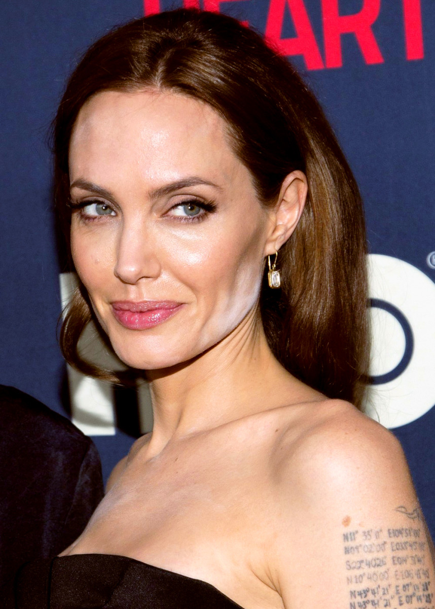 The Angelina Jolie White Powder Incident This Still Happens? Beautygeeks