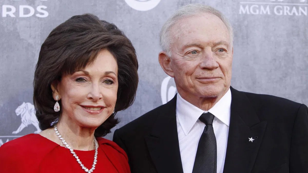 Dallas Cowboys Owner Jerry Jones First Met His College Sweetheart Wife