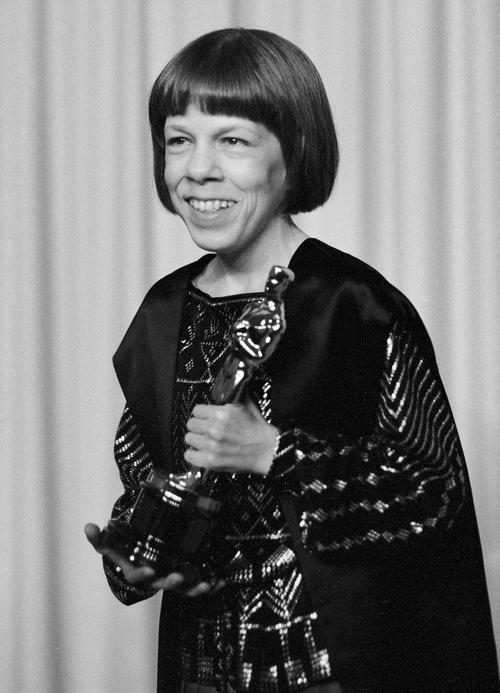 Linda Hunt From 'NCIS' Is 77 — Look At Her Beauty Today