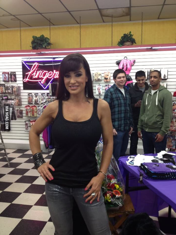 Lisa Ann and her fans at a signing 9GAG