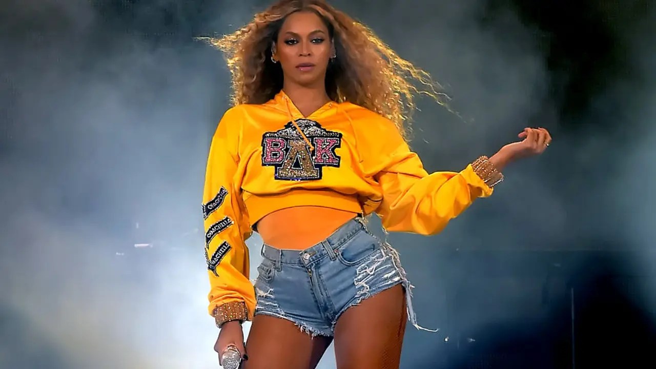 Beyoncé announces world tour, making stop at AT&T Stadium