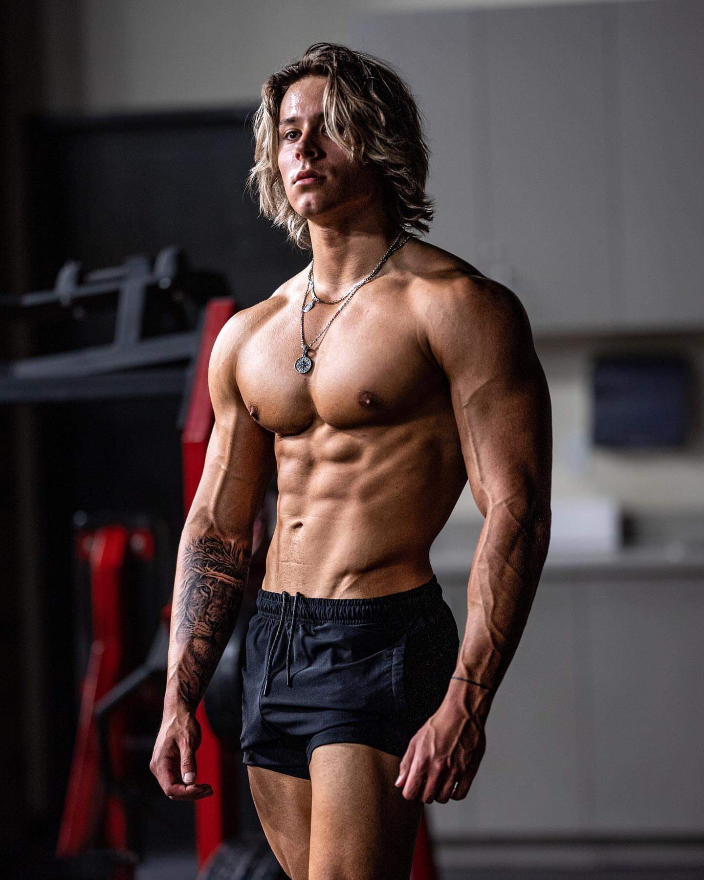 Wie findet ihr Alex Eubanks Form? (Körper, Krafttraining, Bodybuilding)