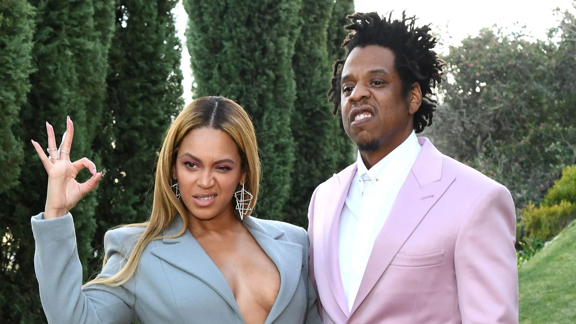 Beyoncé and JayZ pose for rare couple photos in contrasting fashions