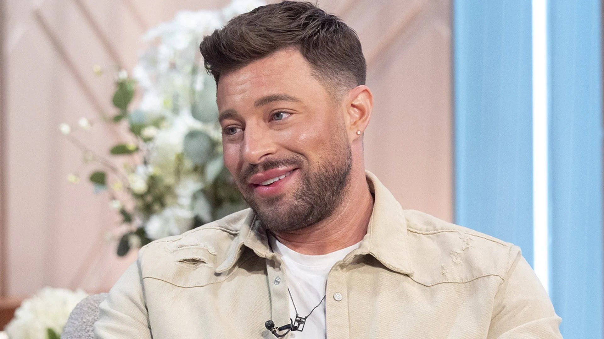 Blue star Duncan James shares VERY rare photo of daughter as he