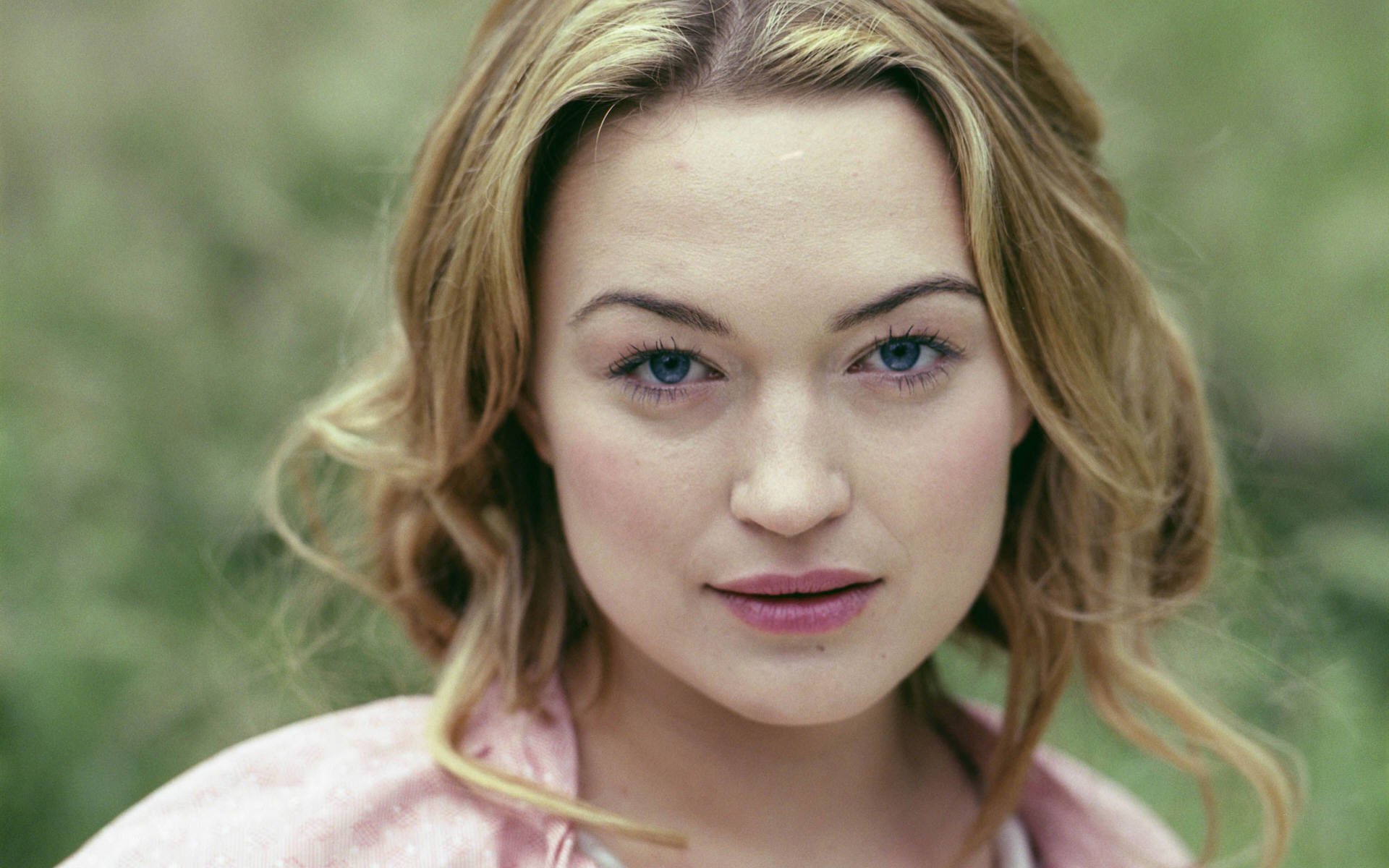 Celebrity Sophia Myles HD Wallpaper