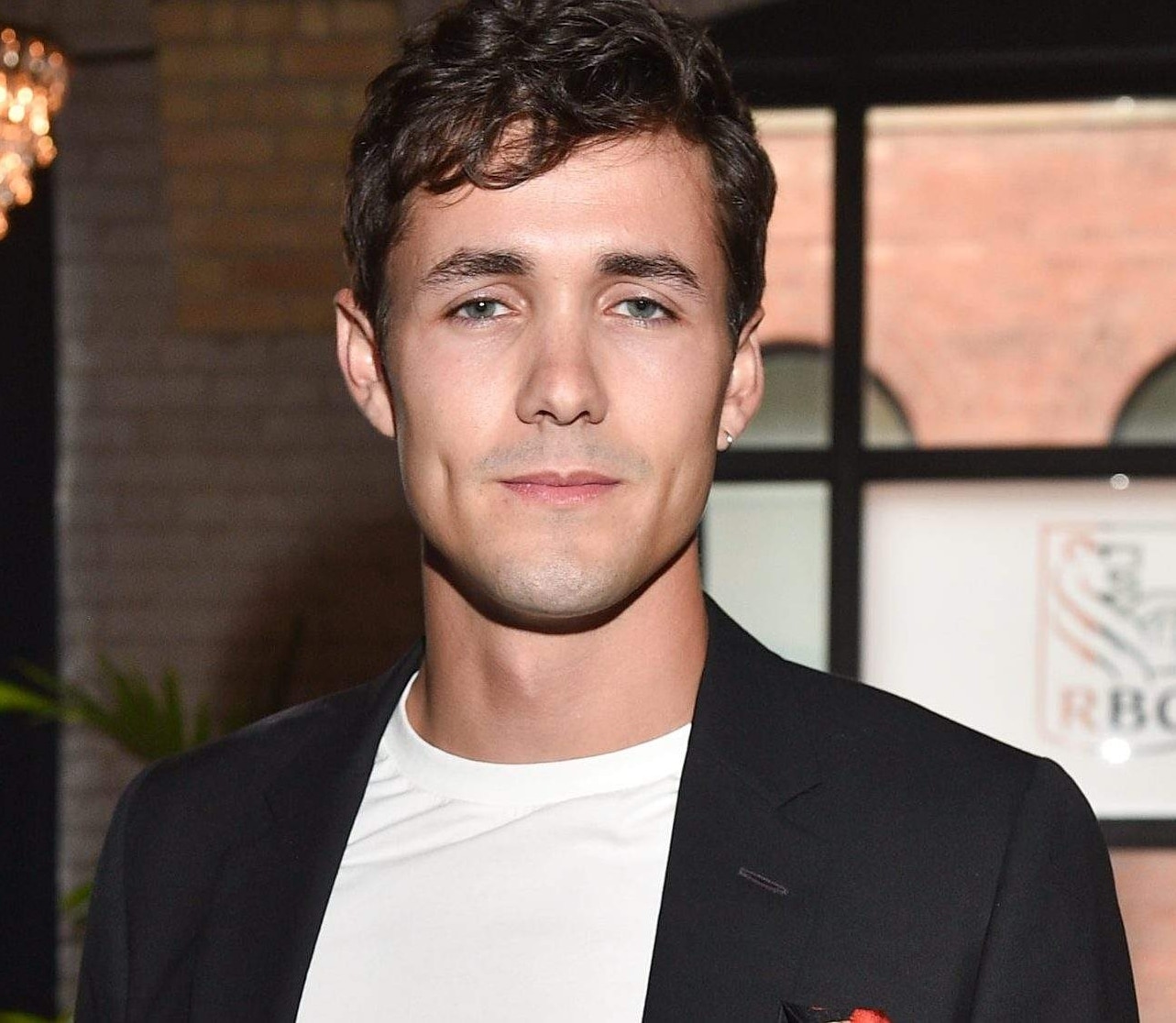 Jonah Hauer King Bio, Wiki, Age, Height, Wife, Family, Movies and Net Worth