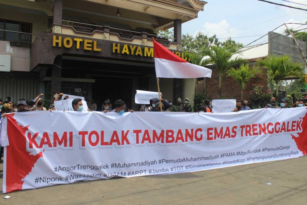 Aliansi Rakyat Trenggalek Nilai Surat Kementerian ESDM Kaburkan Perjuangan Tolak Tambang Emas 1 Banner Aliansi Rakyat Trenggalek Kami Tolak Tambang Emas Trenggalek