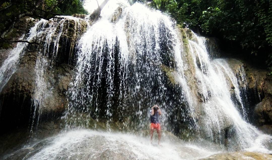 Wisata Pantai Trenggalek Instagramable, Recommended untuk Foto Bersama Pasangan 8 Air Terjun Pantai Pelang Trenggalek yang eksotis