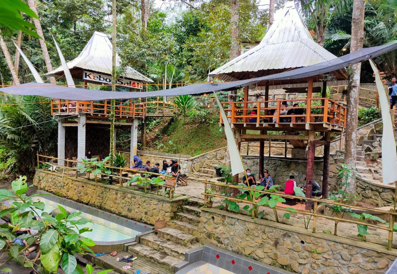 Sensasi Nongkrong di Kebon Salak, Cafe Shop yang Diinisiasi Pemuda Desa Gemaharjo, Watulimo, Trenggalek 2 Gazebo Cafe Kebon Salak, Desa Gemaharjo, Kecamatan Watulimo, Trenggalek