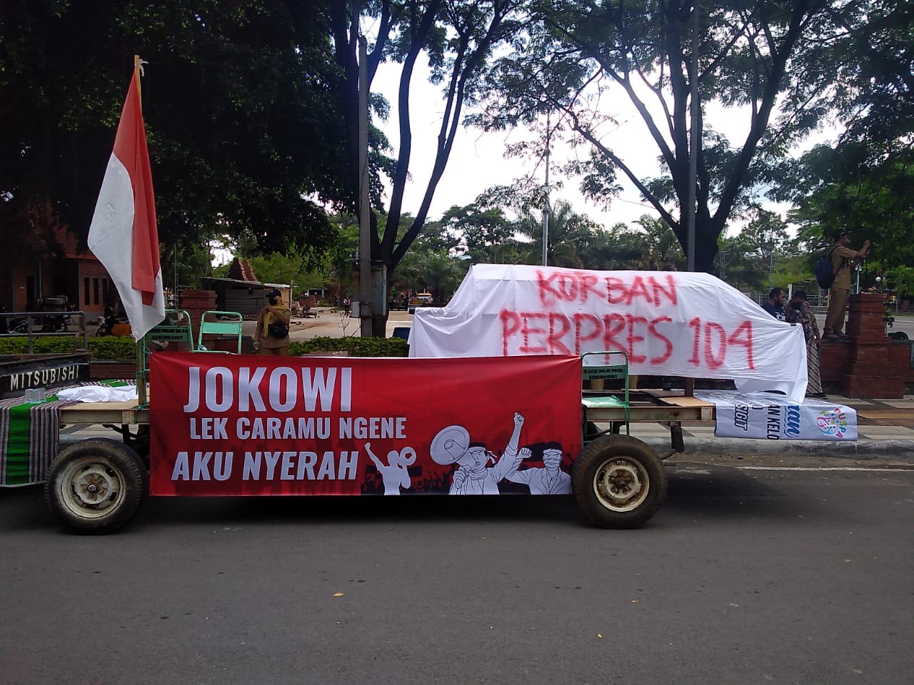Pemerintah Desa Trenggalek Tidak Menolak BLT Dana Desa, Tapi Tolak Aturan Minimal BLT Dana Desa 1 Salah satu poster massa aksi pemerintah desa Trenggalek menolak Perpres 140 tahun 2021