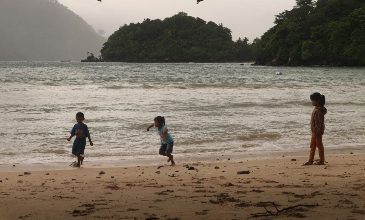 Wisata Pantai Pasir Putih Trenggalek Masih Menjadi Primadona bagi Wisatawan