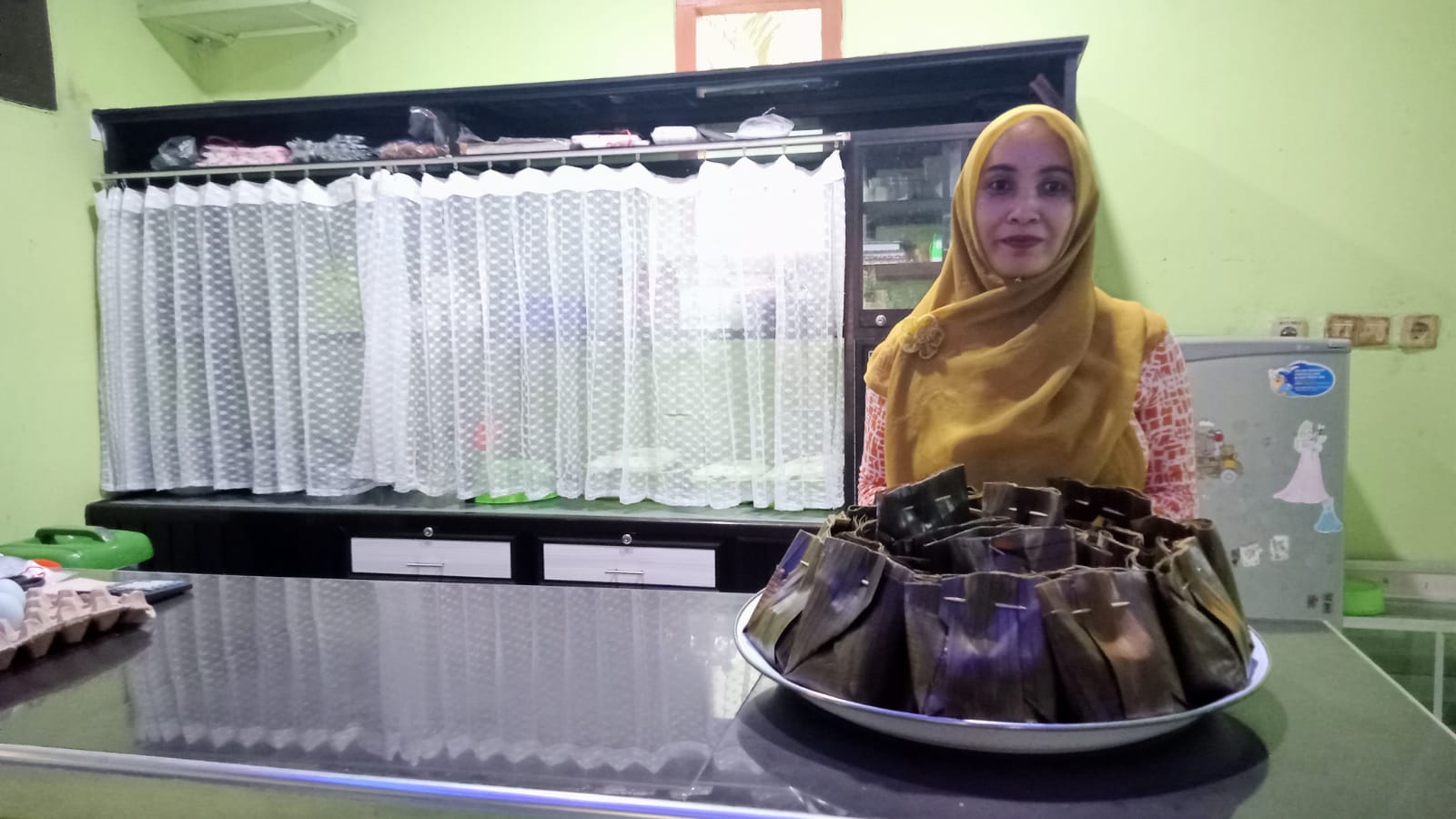 Memanjakan Lidah dengan Botok Ikan Laut Legendaris di Pesisir Selatan Trenggalek 1 Wiwik dan botok ikan laut legendarisnya
