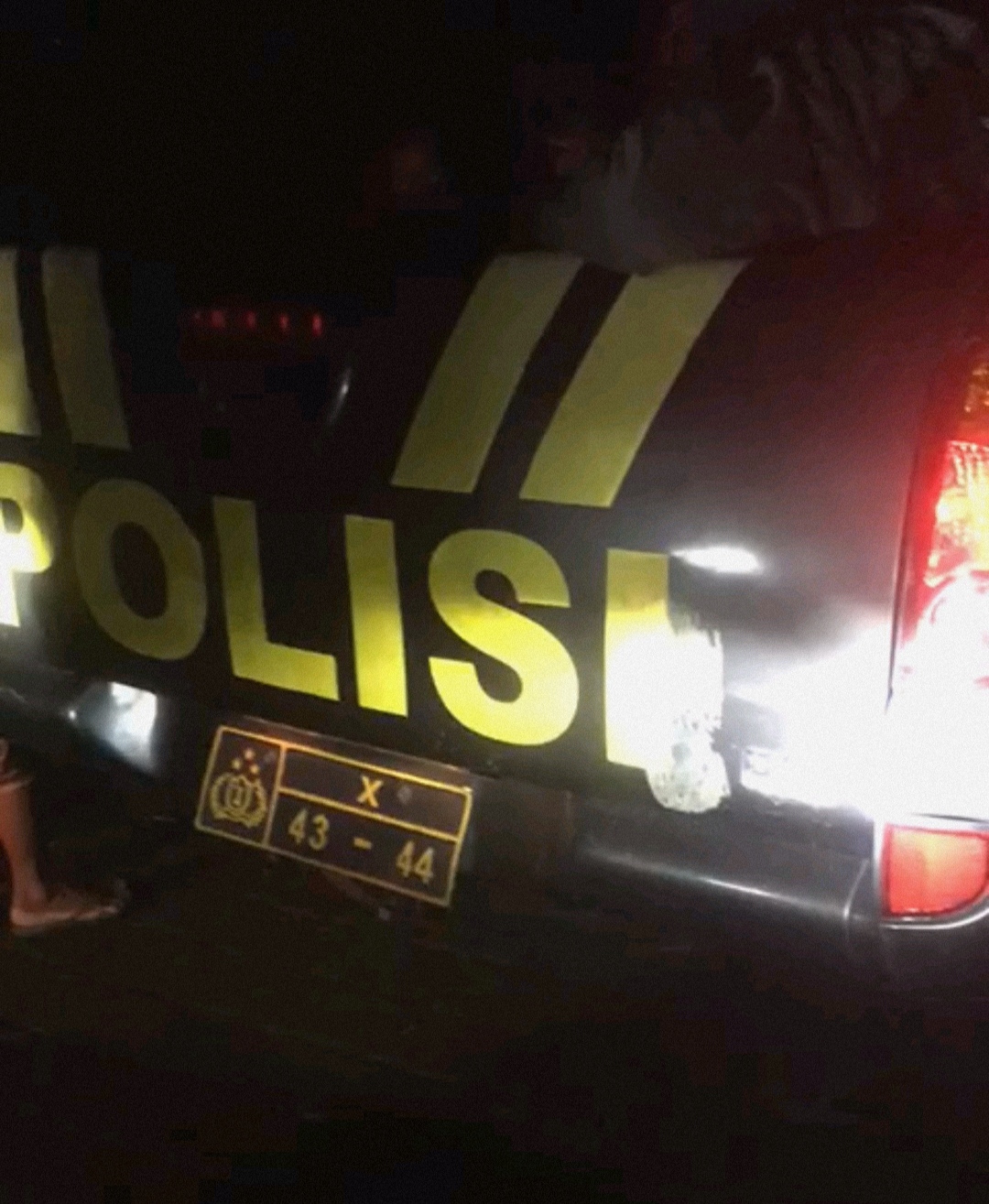 Warga Pakel Banyuwangi Dihajar oleh Puluhan Polisi dan Diancam Ditembak 2 Plat mobil para polisi pelaku kekerasan pada warga Pakel